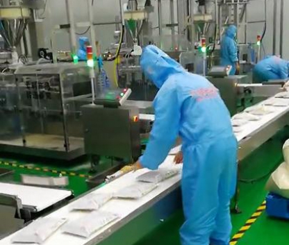 全自動(dòng)水平給袋包裝機(jī)生產(chǎn)線 Automatic horizontal bag-feeding packaging machine production line